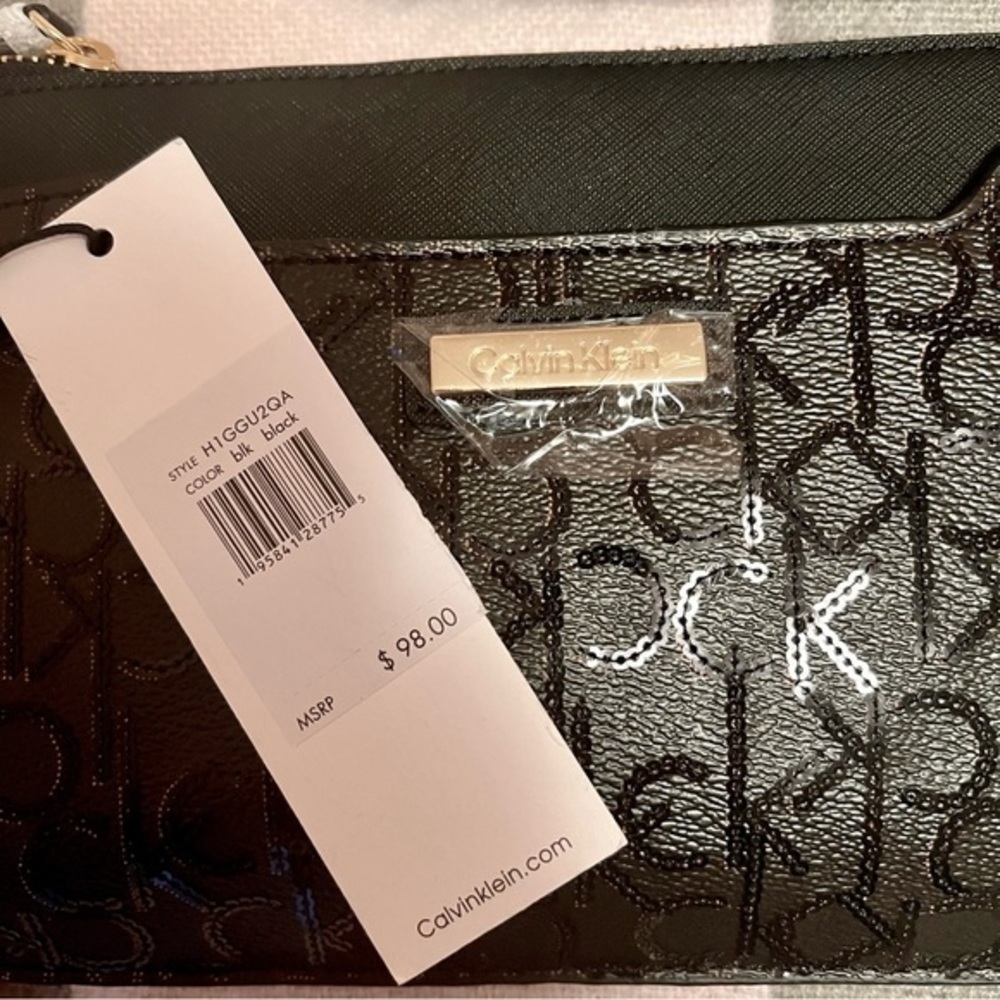 NWT🥀 $98 | RED & BLACK Calvin Klein Clutch Wallets - Picture 2 of 8